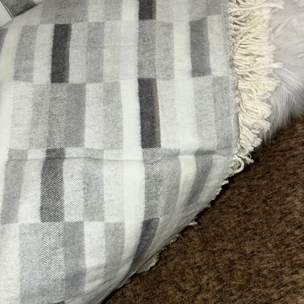 Nido Notte Italia Throw Blanket Gray‎ Plaid Fringe